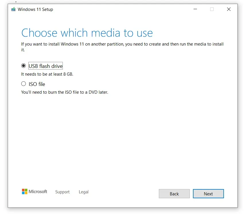 Windows 11 22H2 USB スティック