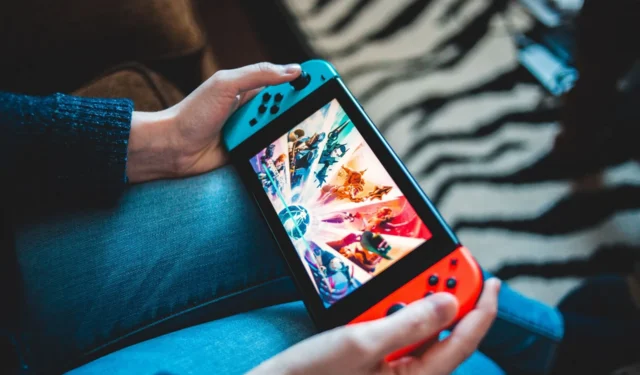 Nintendo Switch OLED vs. 通常モデル：2023年はどっちがいい？