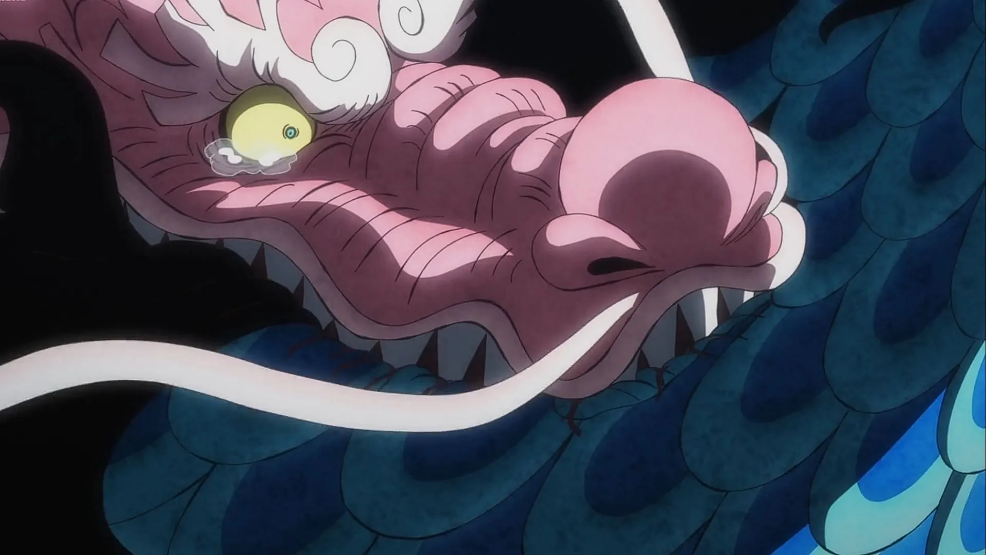 Momonosuke morde Kaido no episódio 1050 de One Piece (Imagem via Toei Animation)