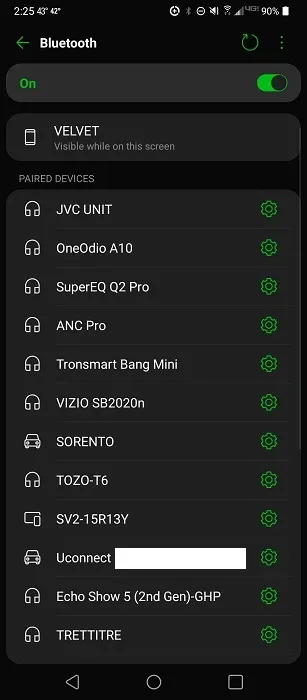 Android フォンとペアリングされた Bluetooth デバイスのリスト。