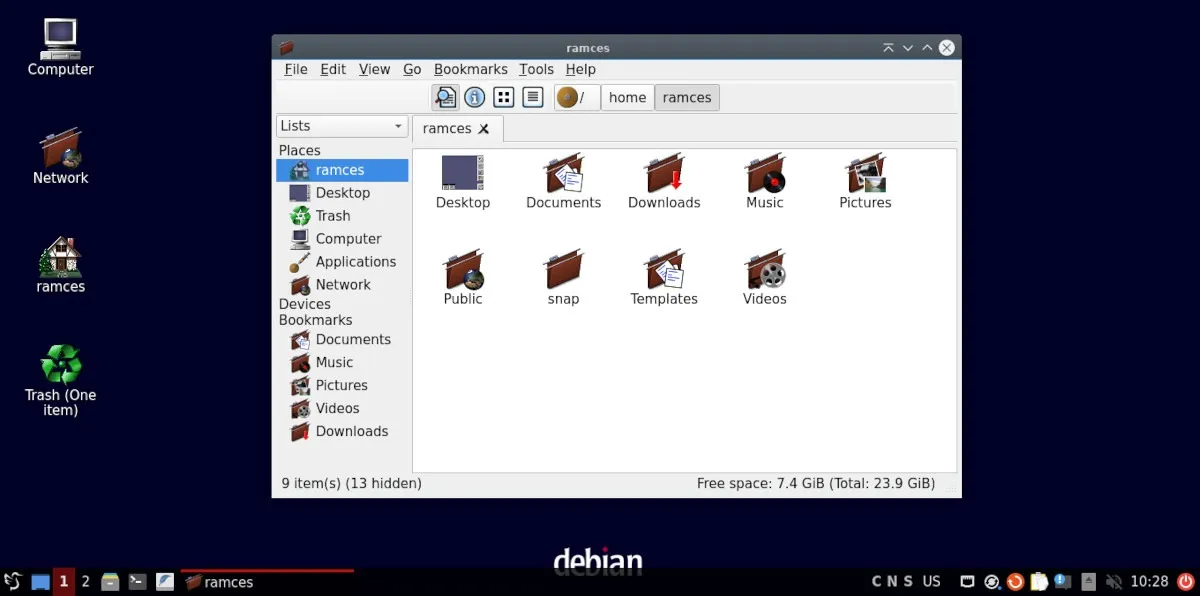 Ein Screenshot des LXQt-Desktops mit dem GNUstep-Symboldesign.