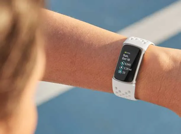 Fitbit Charge 5 を完全に充電する