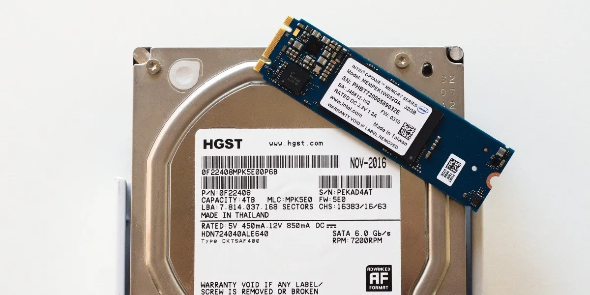 HDDまたはSSDのハードドライブの空き容量はどれくらいですか