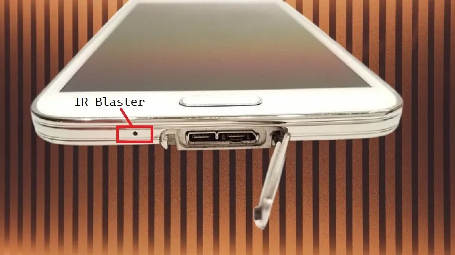 IR blaster visible en un teléfono inteligente Samsung Galaxy S5 con un pequeño puerto de infrarrojos.
