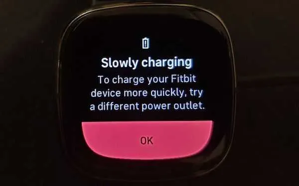 ゆっくり充電 - Fitbit デバイスをより速く充電するには、別の電源コンセントを試してください