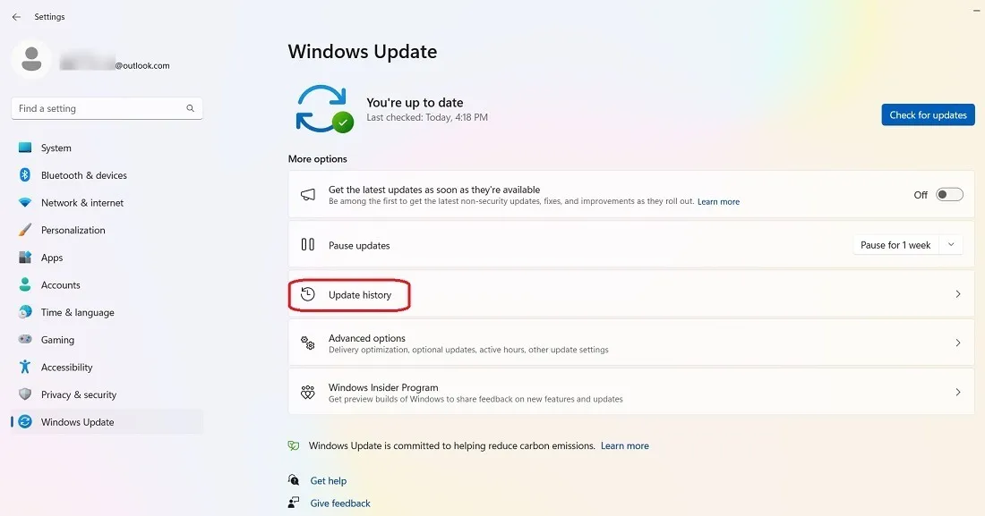 Klik op Updategeschiedenis om Windows Update in de taakbalk te controleren.