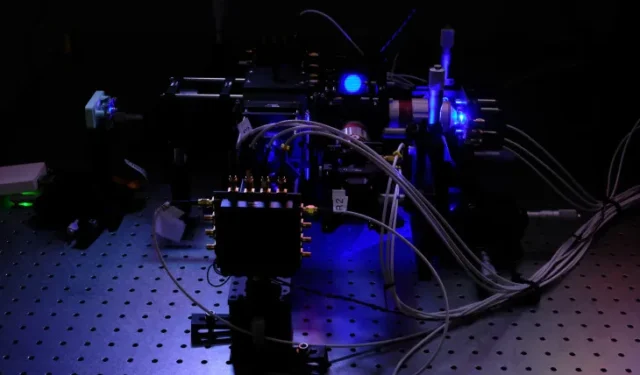 Microsoft rivela un computer ottico analogico che utilizza fotoni ed elettroni per elaborare i dati