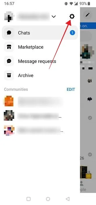 Premendo l'icona a forma di ingranaggio nell'app Messenger per Android.