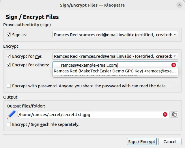 Una captura de pantalla que muestra las diversas claves públicas con las que puede cifrar un archivo.