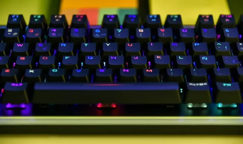 Was ist eine mechanische Tastatur und wie kauft man eine RGB-Tastatur?