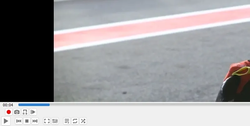 Botão de gravação vermelho visível no VLC Video Editor.
