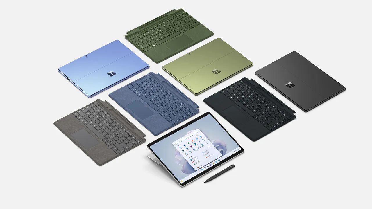De Microsoft Surface Pro 9 met zijn accessoires