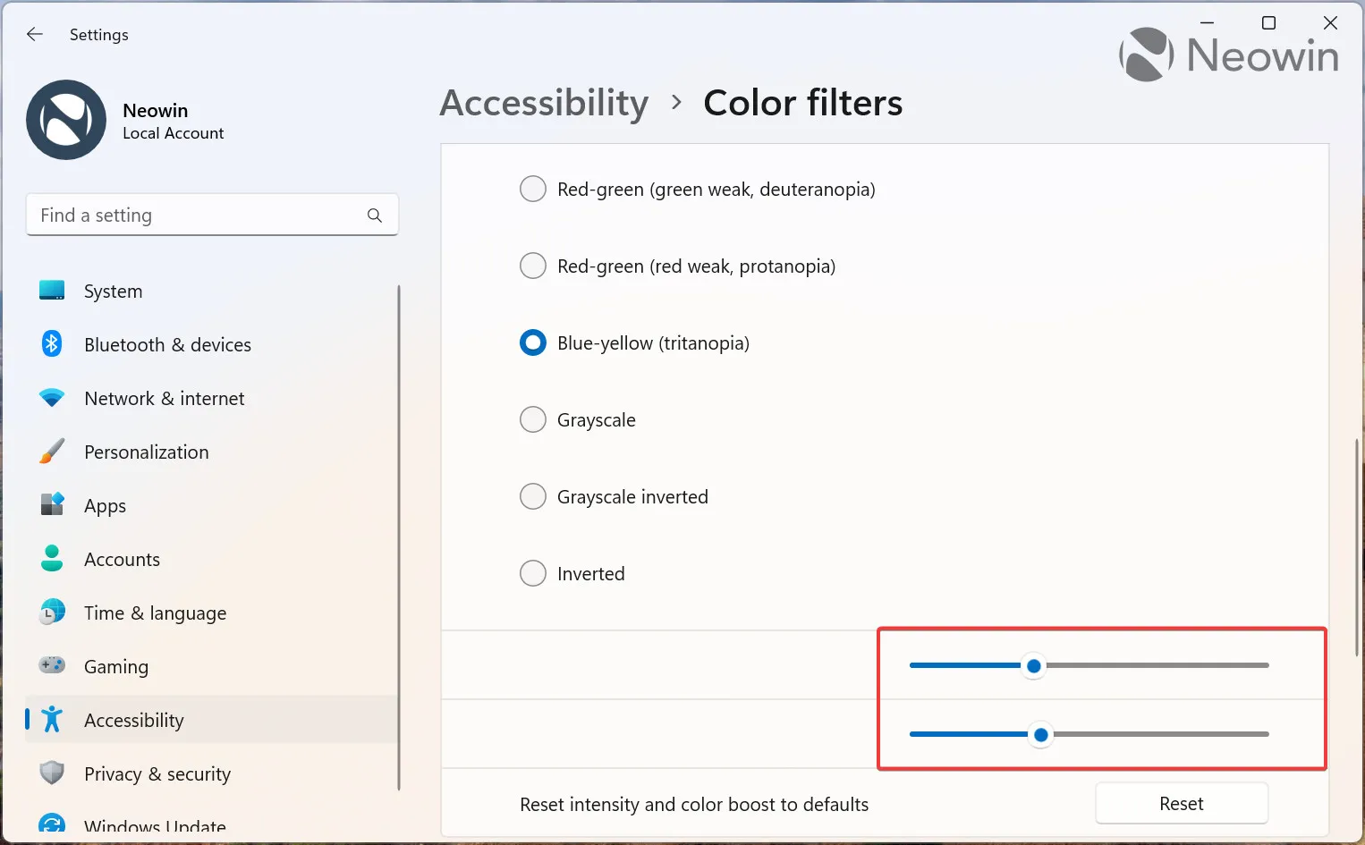 Een screenshot van de app Instellingen in Windows 11 met gemarkeerde schuifregelaars voor kleurfilters