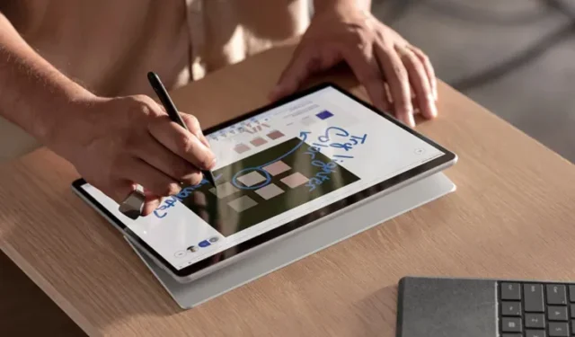 Microsoft は、アプリのパフォーマンスと Wi-Fi の改善により Surface Pro X ラインナップを更新します