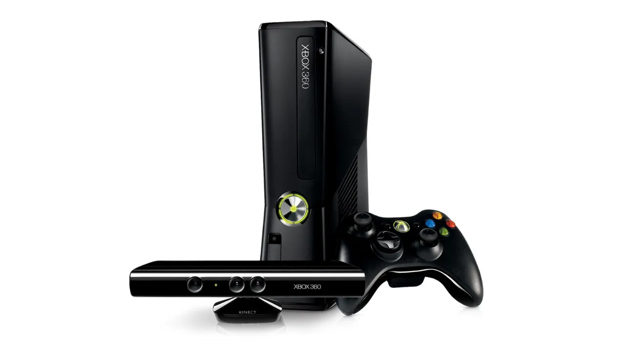O Xbox 360 Slim com o sensor Kinect