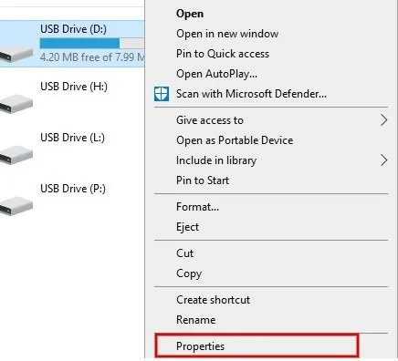 Fare clic con il pulsante destro del mouse sull'unità USB e selezionare Proprietà in Esplora file.