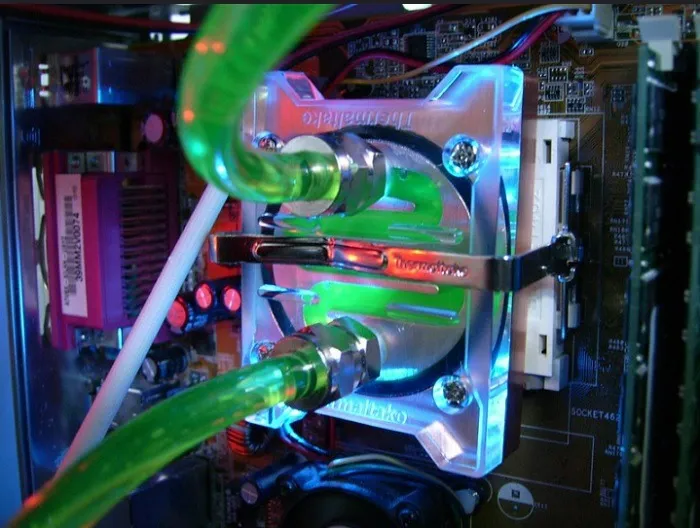 Hoe een koeler met hoge CPU-temperatuur af te koelen