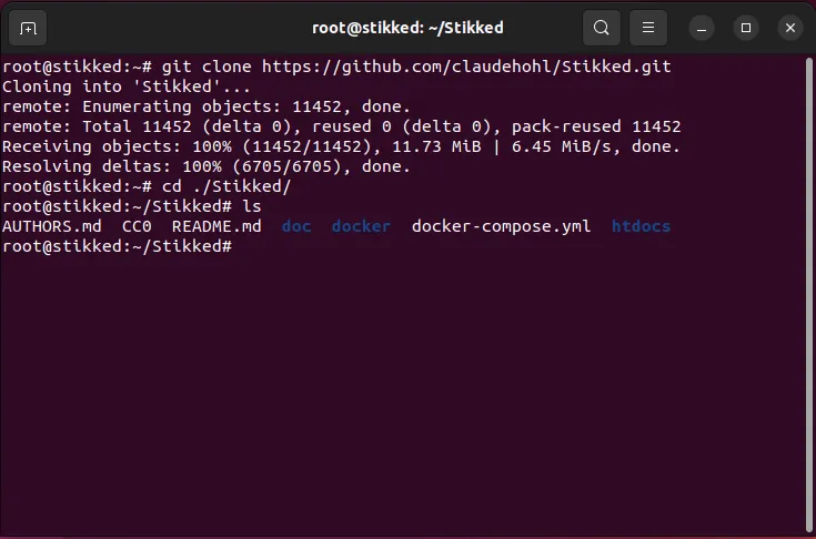 Um terminal mostrando o processo git clone para o repositório Stikked.