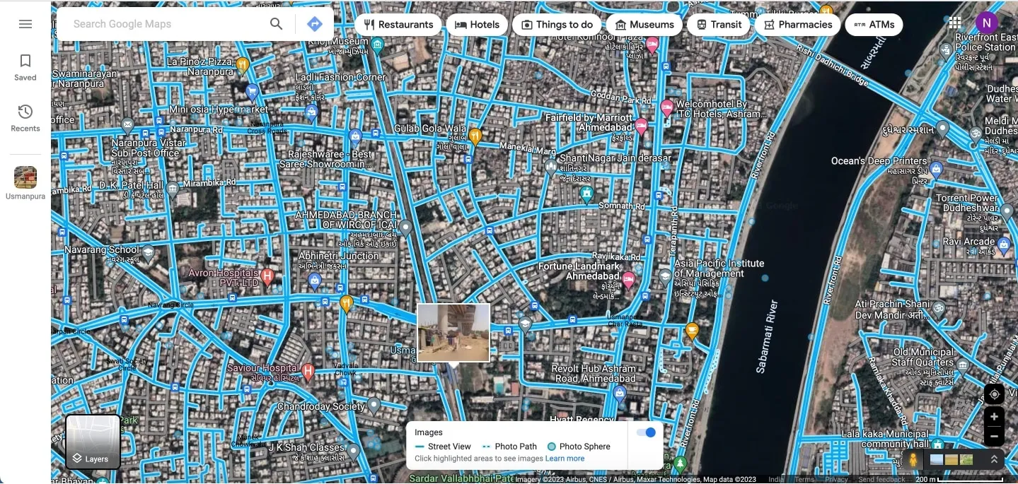 Beachten Sie die blauen Linien in Google Maps