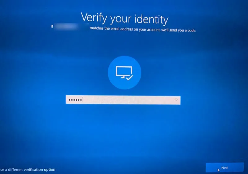 Immissione del codice di verifica e-mail durante la reimpostazione della password dell'account Microsoft su Windows.