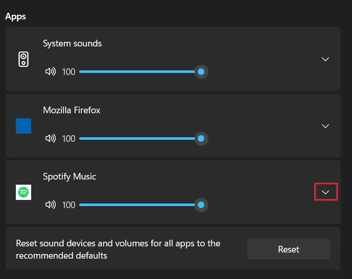 Facendo clic sulla freccia del menu a discesa accanto a Spotify nelle impostazioni audio.