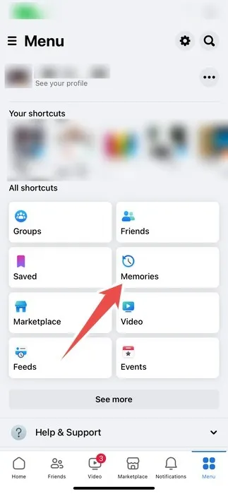 De Herinneringen-knop op de menupagina van de Facebook-app op de iPhone