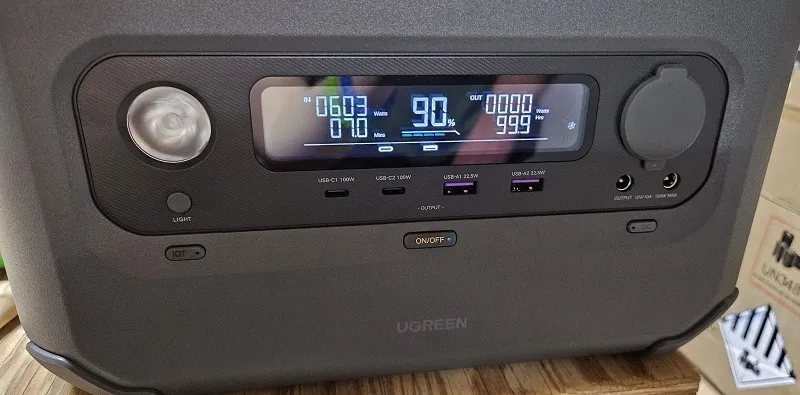 Ugreen Powerroam 600w ポータブル パワー ステーションのレビュー充電デバイス