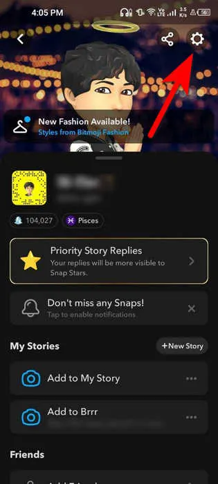 Facendo clic sull'icona a forma di ingranaggio in Snapchat per accedere alle impostazioni.
