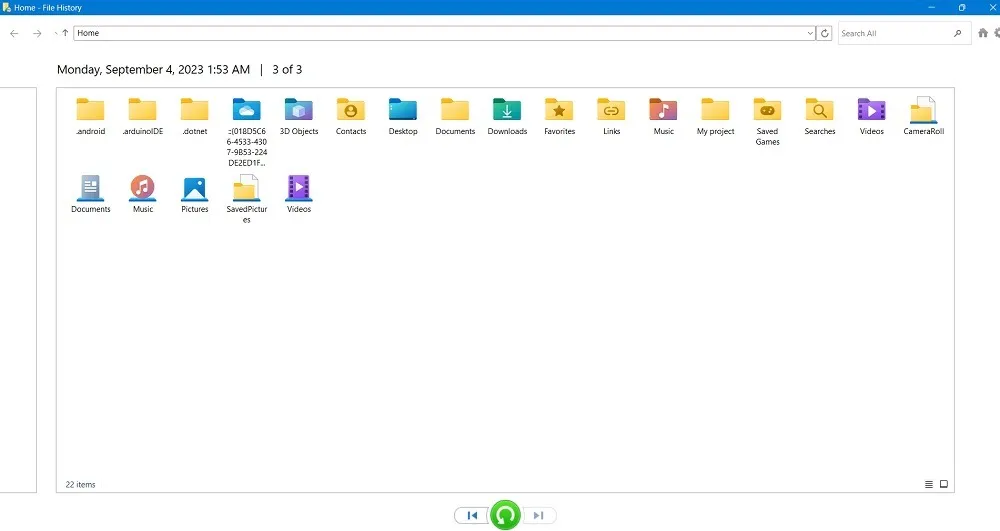 3 つの異なるファイル バージョンのバックアップを示すファイル バージョンの復元画面。