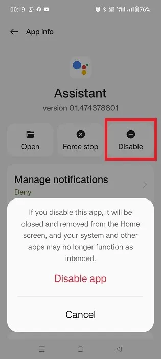 Désactivation de l'application Google Assistant depuis la gestion des applications sur un téléphone Android.