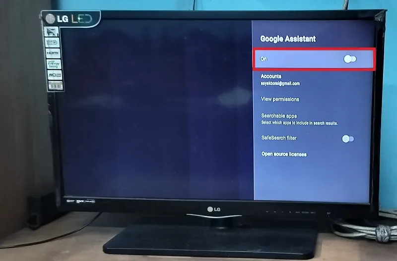 Google Assistant mostrado desligado na Android TV.