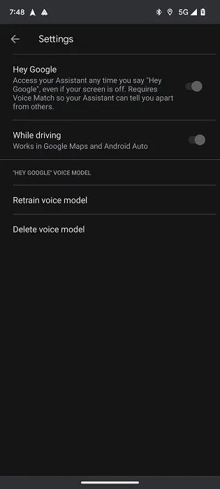 Hey Google uitgeschakeld in de Android Auto-app van een telefoon.