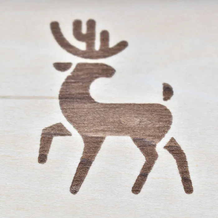 Gravura em madeira representando um veado.