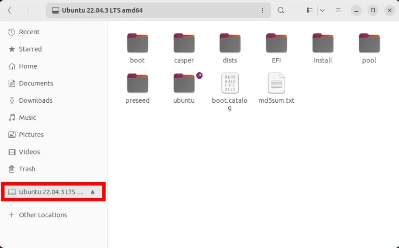 Een screenshot van de inhoud van het aangekoppelde ISO-bestand in Nautilus.