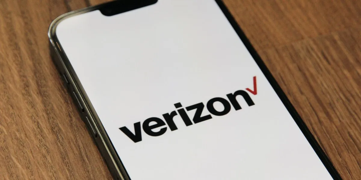 Smartphone con operatore Verizon attivato.