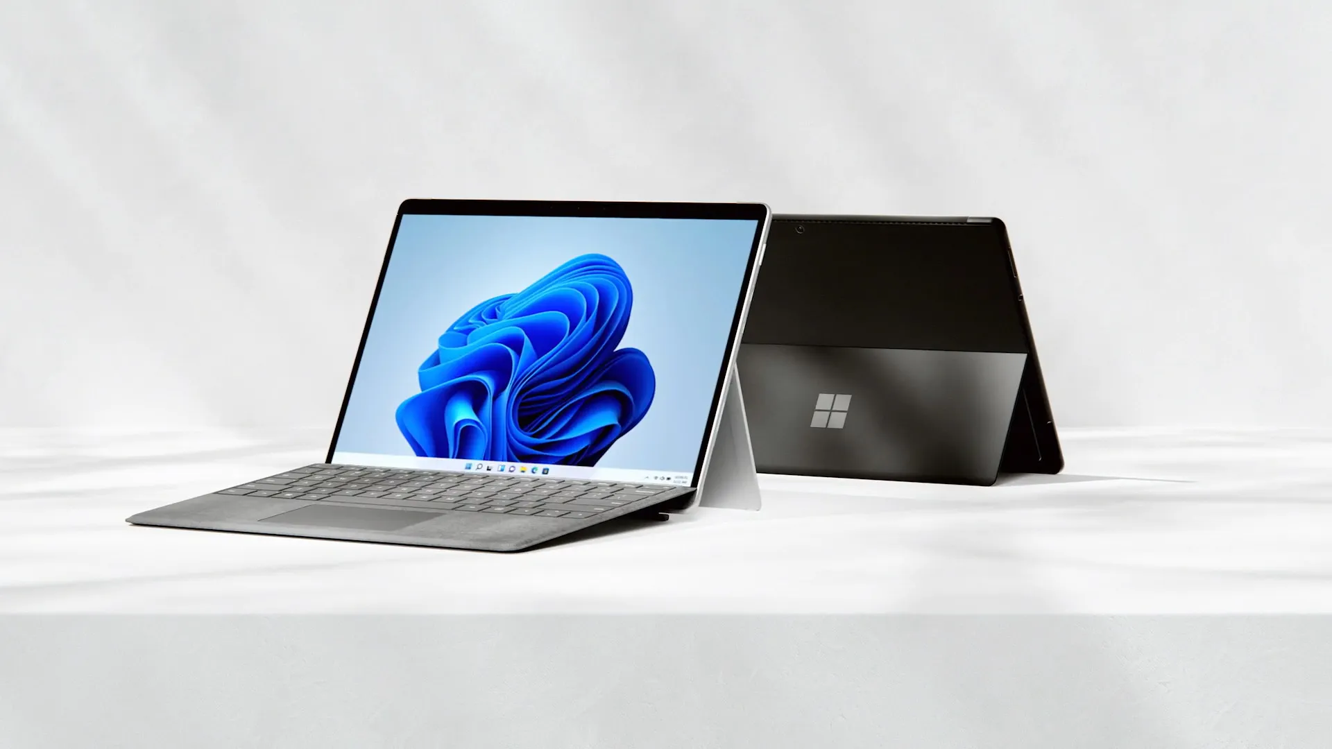 Bilder von Surface Pro 8-Geräten