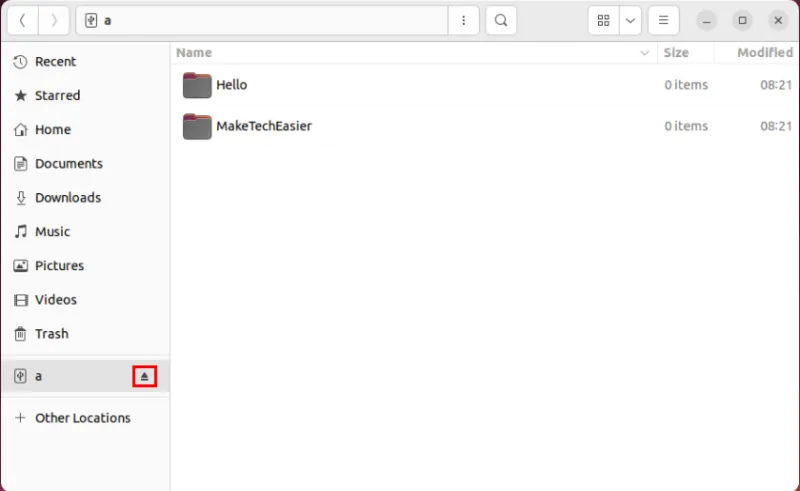 Una captura de pantalla del administrador de archivos predeterminado en Ubuntu con un resaltado en el botón de expulsión de la unidad.