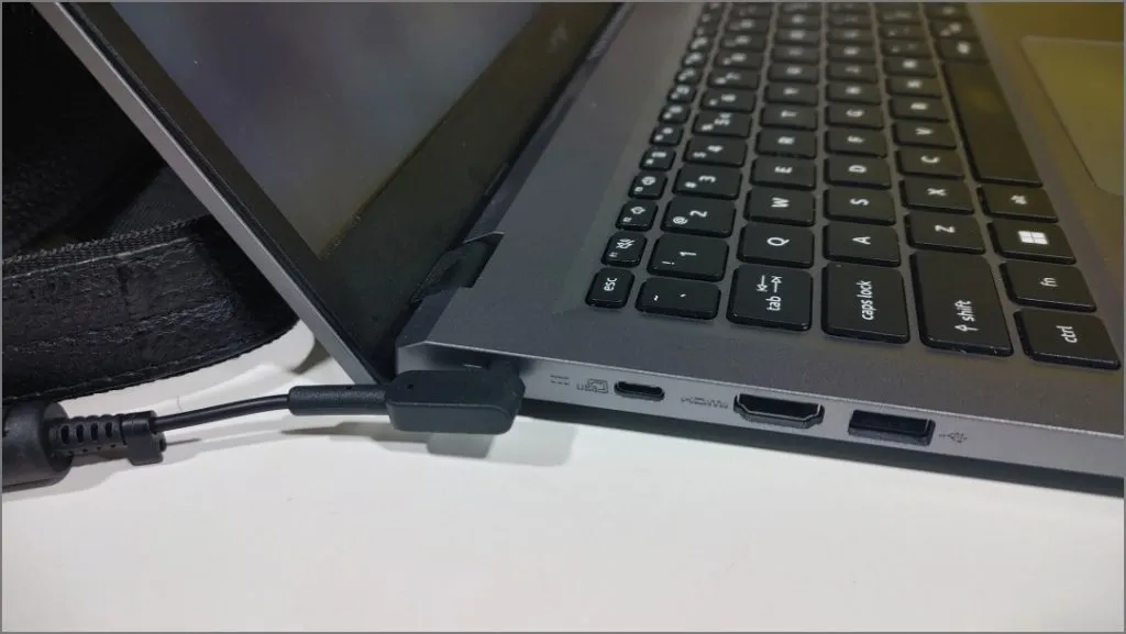 Test uw oplader op een vergelijkbare laptop