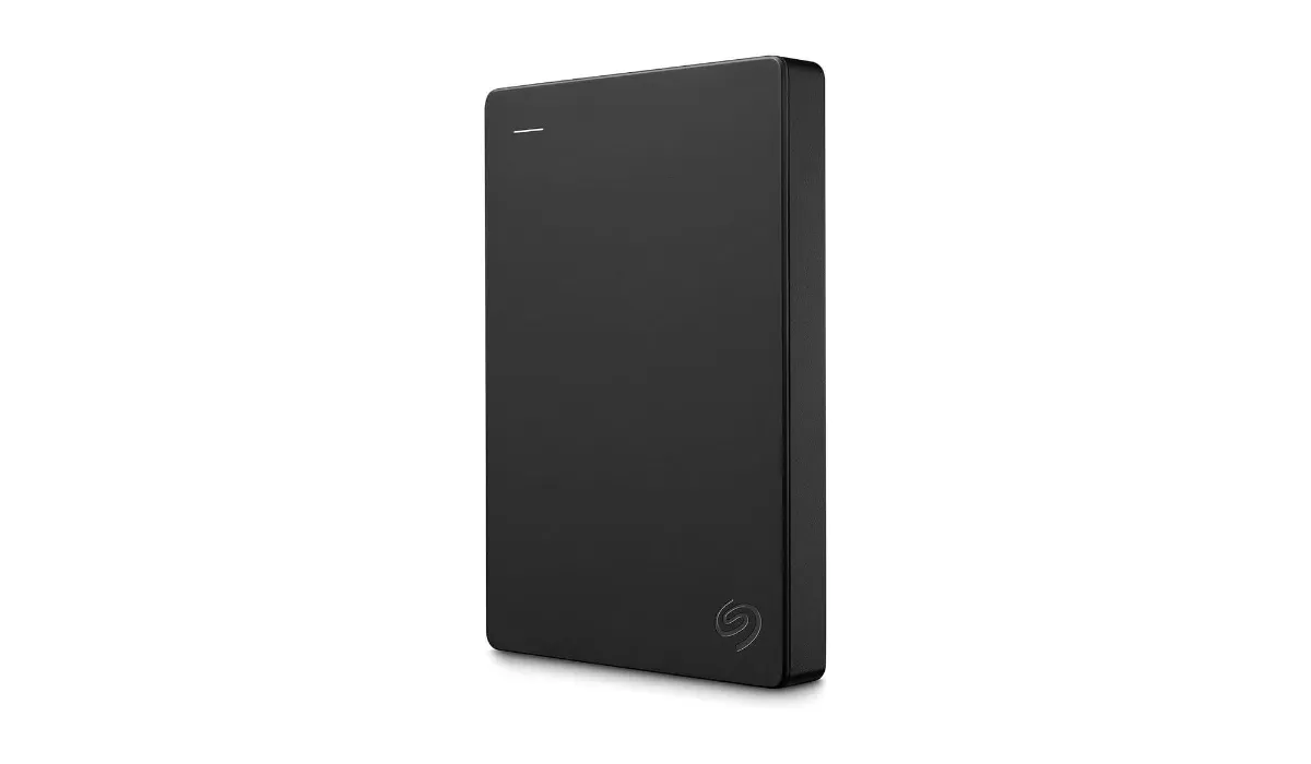 Disco duro externo portátil Seagate de 2 TB en negro sobre fondo blanco