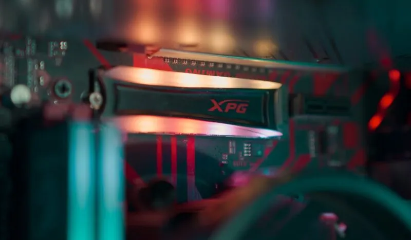 Un SSD XPG all'interno di un PC da gioco