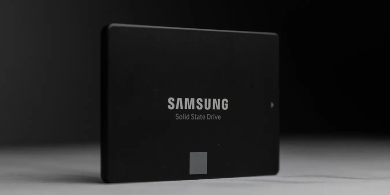 Leren hoe u de SSD-status in Linux kunt controleren met Samsung SSD.