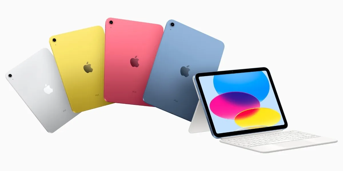 Plusieurs iPads de différentes couleurs sur fond blanc-gris