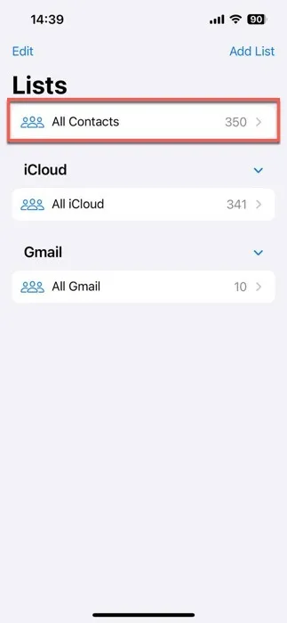 Aplicativo de contatos do iPhone mostrando listas de contatos