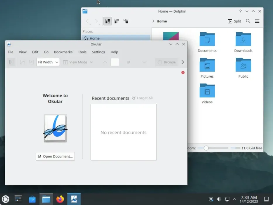 Ein Screenshot, der den KDE-Desktop zeigt, der mit zusätzlichen Anwendungen ausgeführt wird.