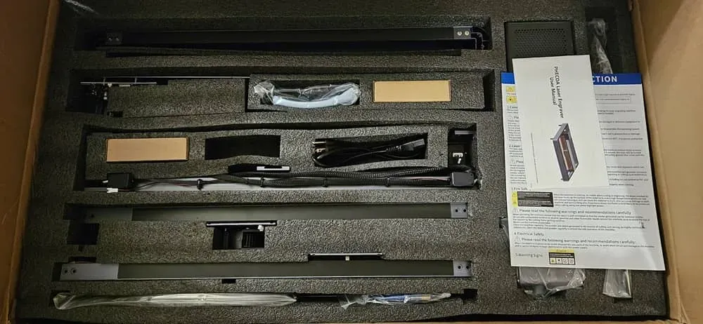 Grabador y cortador láser Phecda en caja