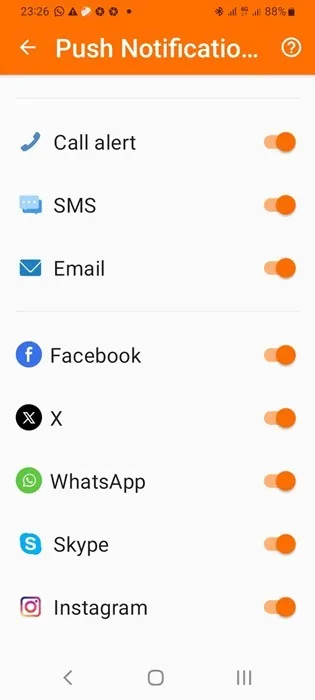 Android の Fire-Boltt スマートウォッチ アプリ上のさまざまなテキスト メッセージ アプリのプッシュ通知。