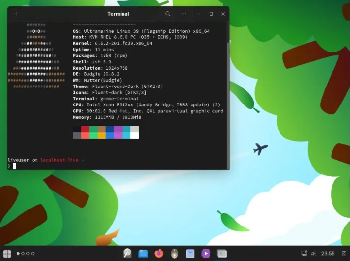 Uma captura de tela da área de trabalho do Ultramarine Linux.