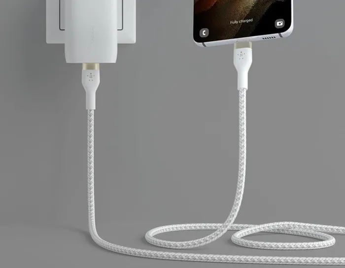 Appareil Belkin BoostCharge Pro Flex pour charger l'iPhone.