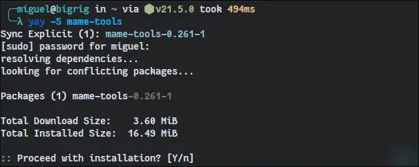 Uma tela de terminal mostrando a instalação de ferramentas MAME no Arch Linux usando o auxiliar YAY AUR.