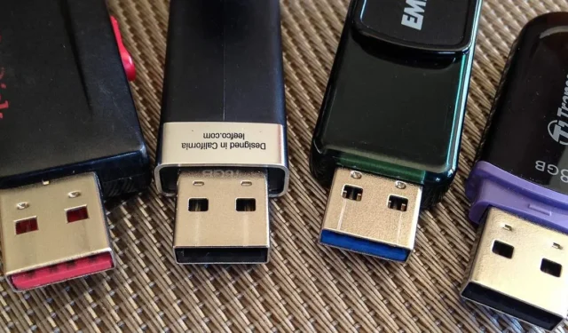 Windows에서 포맷할 수 없고 사용할 수 없는 USB 드라이브를 수정하는 방법